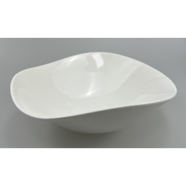 不规则圆形白色碗
【25.5*25*9CM】 单色清装 陶瓷