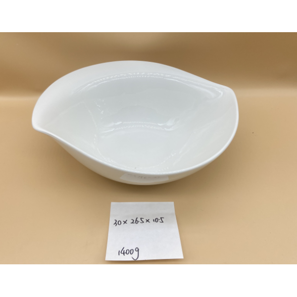 白色瓷器汤盘
【30*26.5*10.5CM】 单色清装 陶瓷