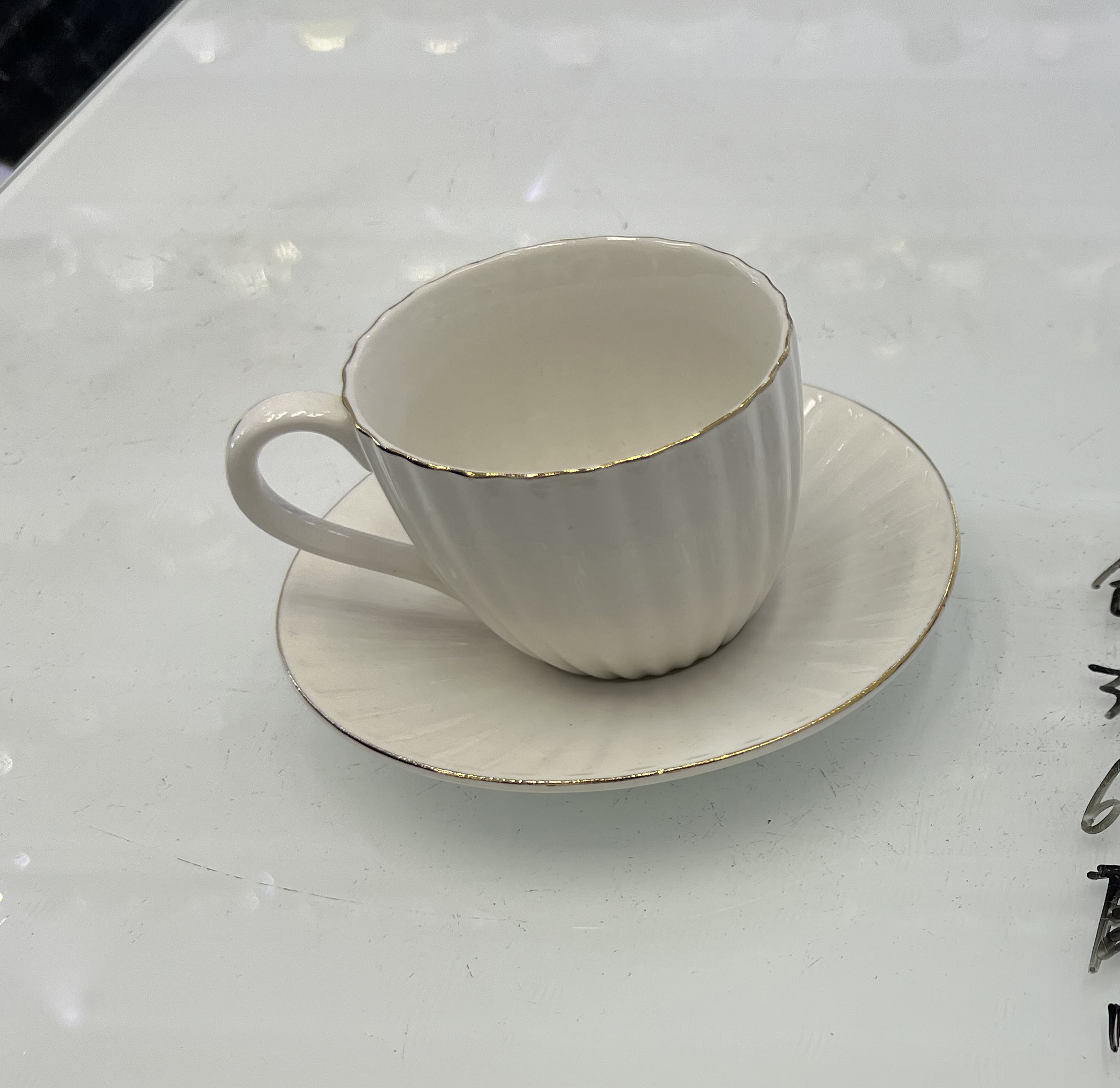 6 cups and 6 plates set