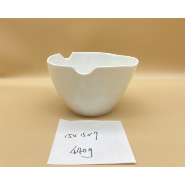 白色缺口瓷器碗
【15*15*9CM】 单色清装 陶瓷