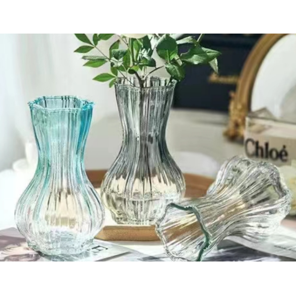 蒜头竖纹玻璃花瓶【9.5*21CM】 单色清装 玻璃