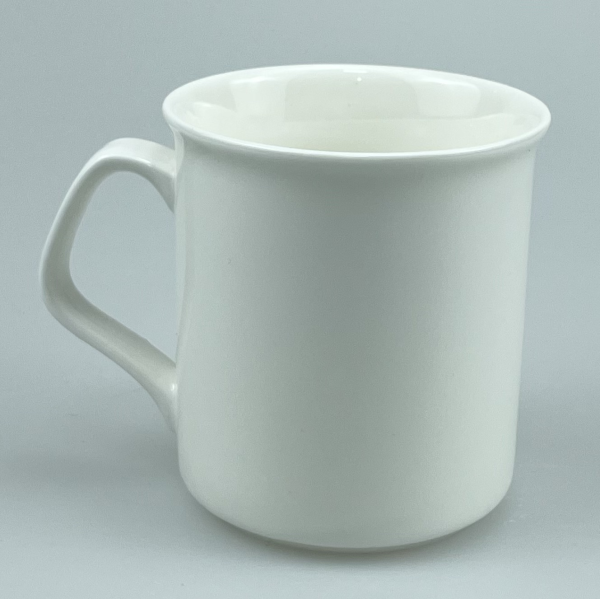 白色瓷器马克杯
【11*8*9CM】 单色清装 陶瓷