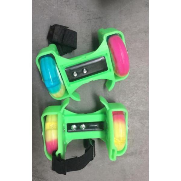 溜冰鞋 包电 灯光 塑料