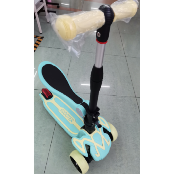 滑板车 滑板车 三轮 灯光 塑料